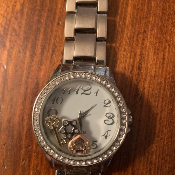 Sparkling💫🌟 Charm women watch BWC - Picture 3 of 4